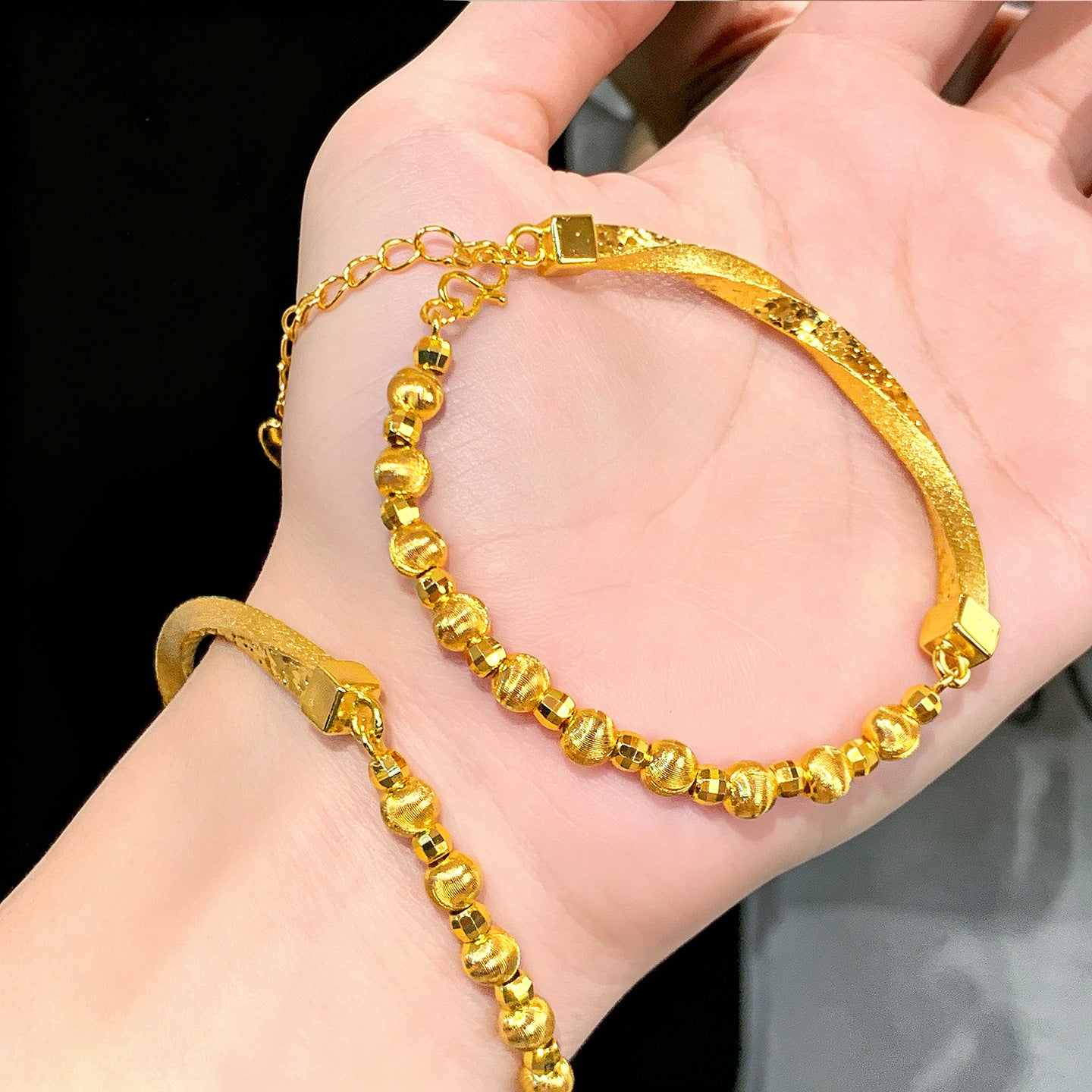 Flash Mobius Cat Eye Light Luxury Bracelet