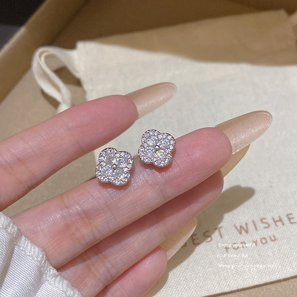 Needle Four-leaf Design Sense Niche Exquisite Small Cute Light Stud Earrings