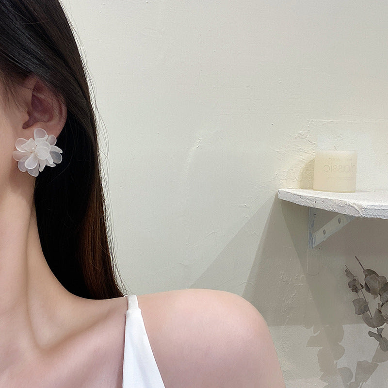 Boucles d'oreilles froides personnalisées à la mode d'été à fleurs blanches pour femmes