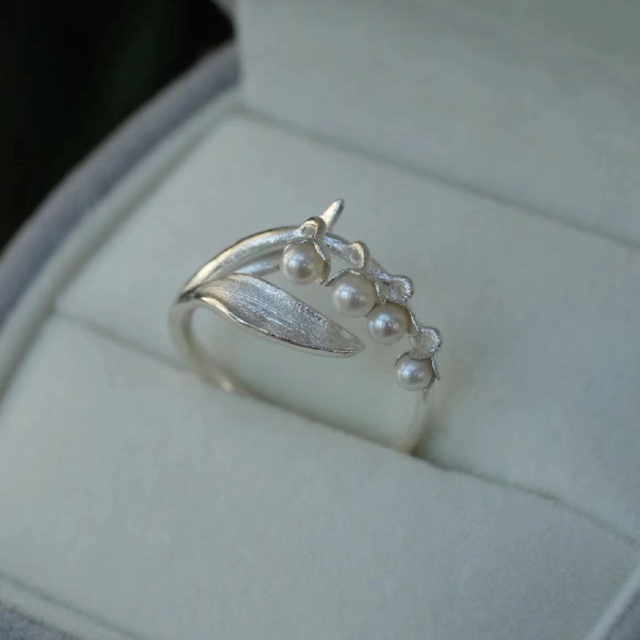 Lily Pearl Female Retro Aloofness Style Diamond Flower Design Sweet Ring