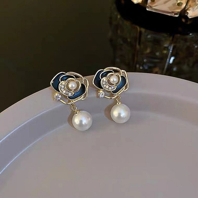 Women's Light Luxury Design Pearl Pendant Rhinestone Earrings