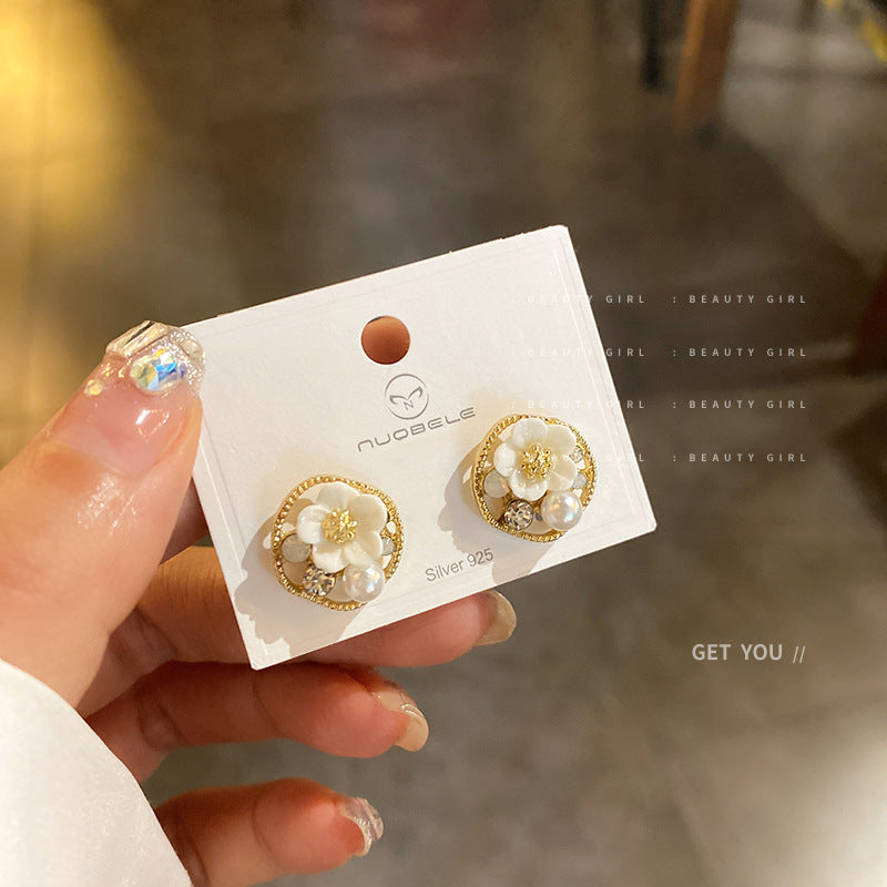 Women's Sier Pearl Flower Round Style Retro Temperamental Earrings