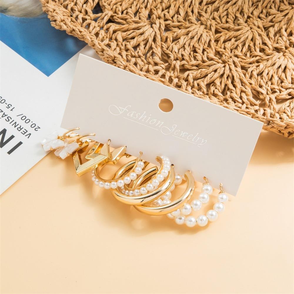 Retro Card Fashion Pearl Butterfly Dripping Stud Earrings