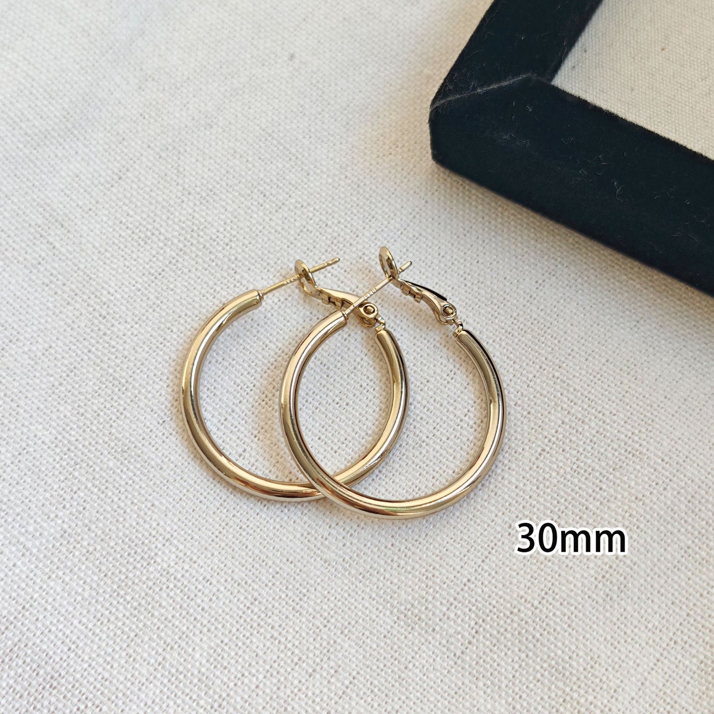 Classic Simple Large Light Luxury Personality Fashion Earrings