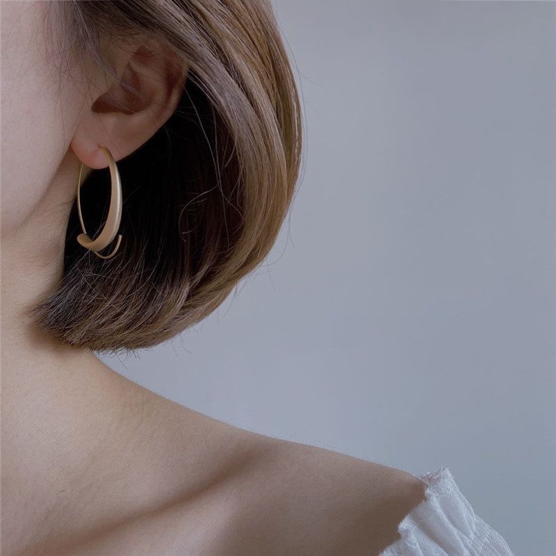 Elegant Golden Ear Personalized Design Winter Exquisite Earrings