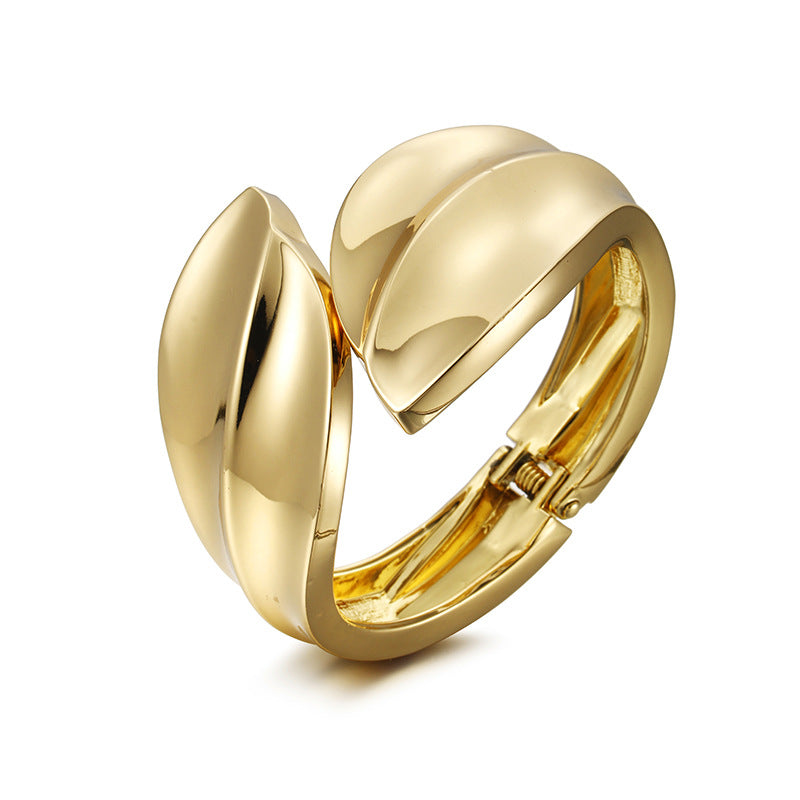 Women's Fashion Large Glossy Gold Exaggerated Personalized Wind Leaves Bracelet