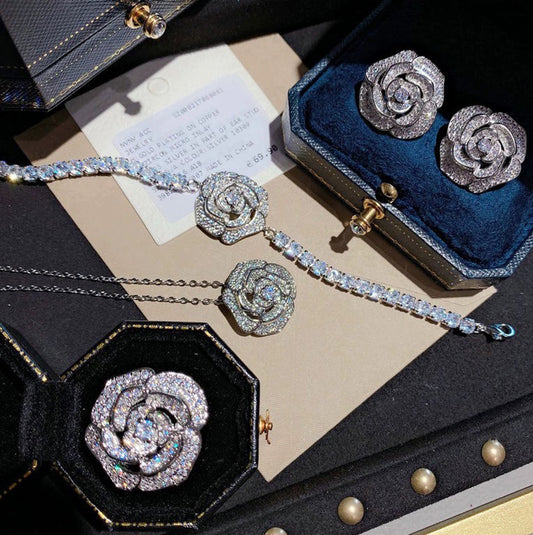 Women's Light Luxury Hollow Rose Ear Micro Setting Full Diamond Fashion Jewelry Set