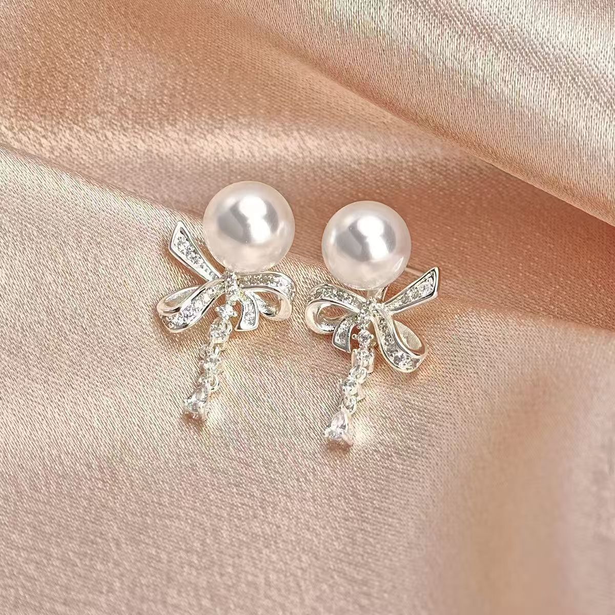 Bow Mosquito Coil Ear Clip Without Pierced Earrings