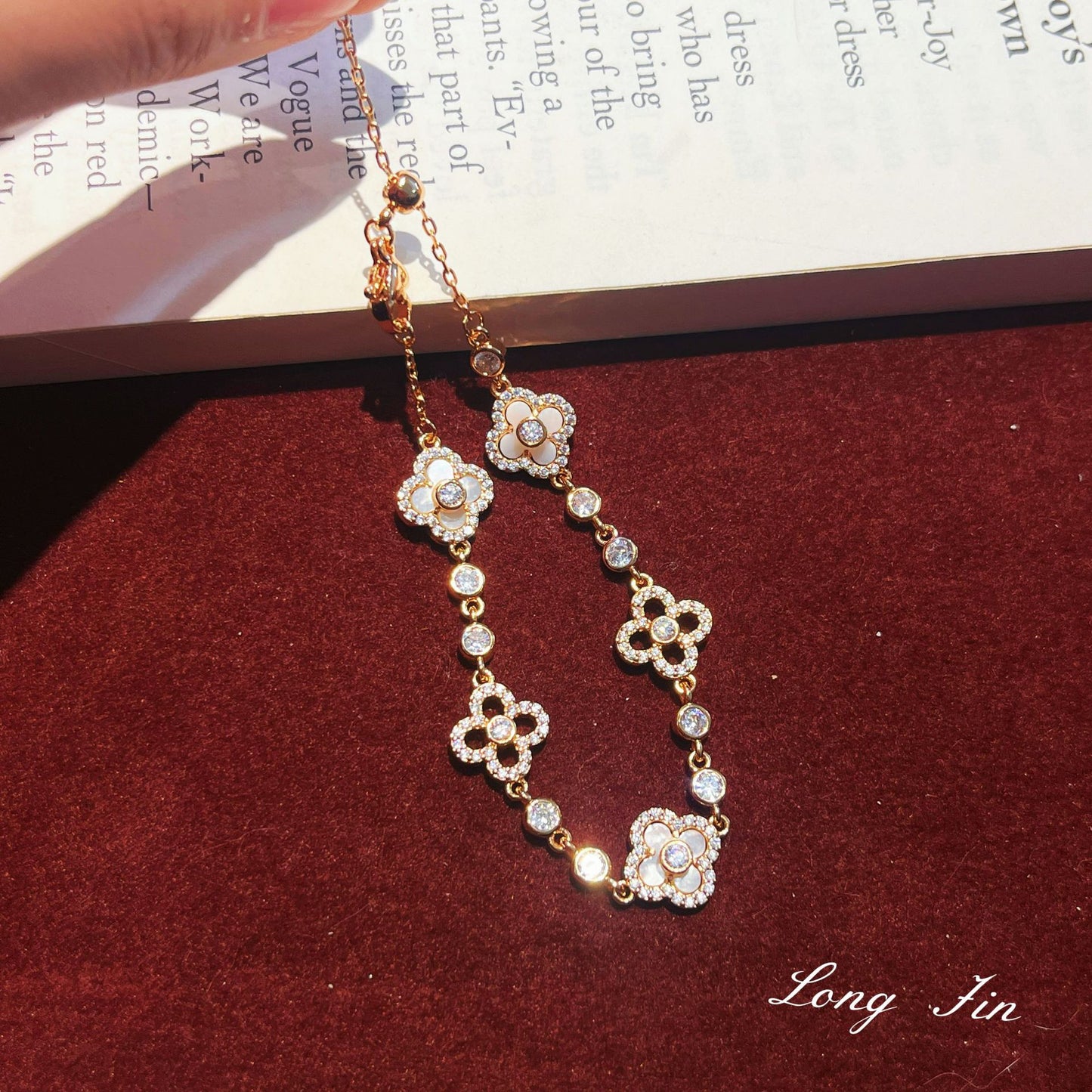 French Retro Tiger Eye White Shell Hollow Zircon Red Four-leaf Bracelets