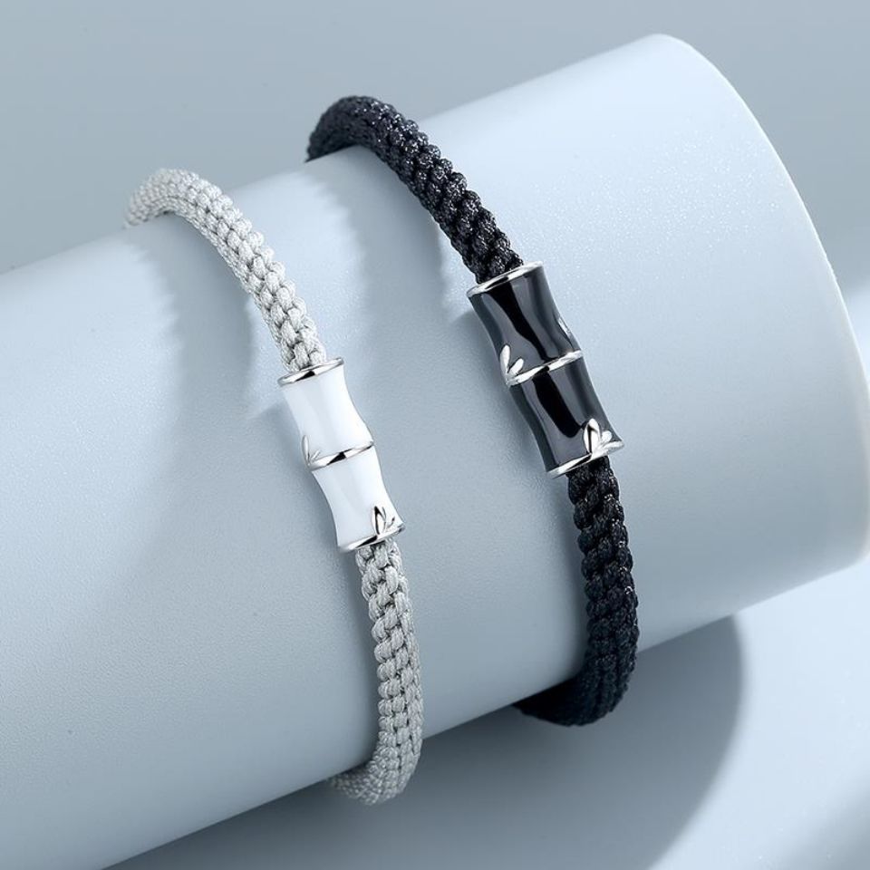 Damen- und Herren- sowie Minderheitendesign und ein Paar Armbänder