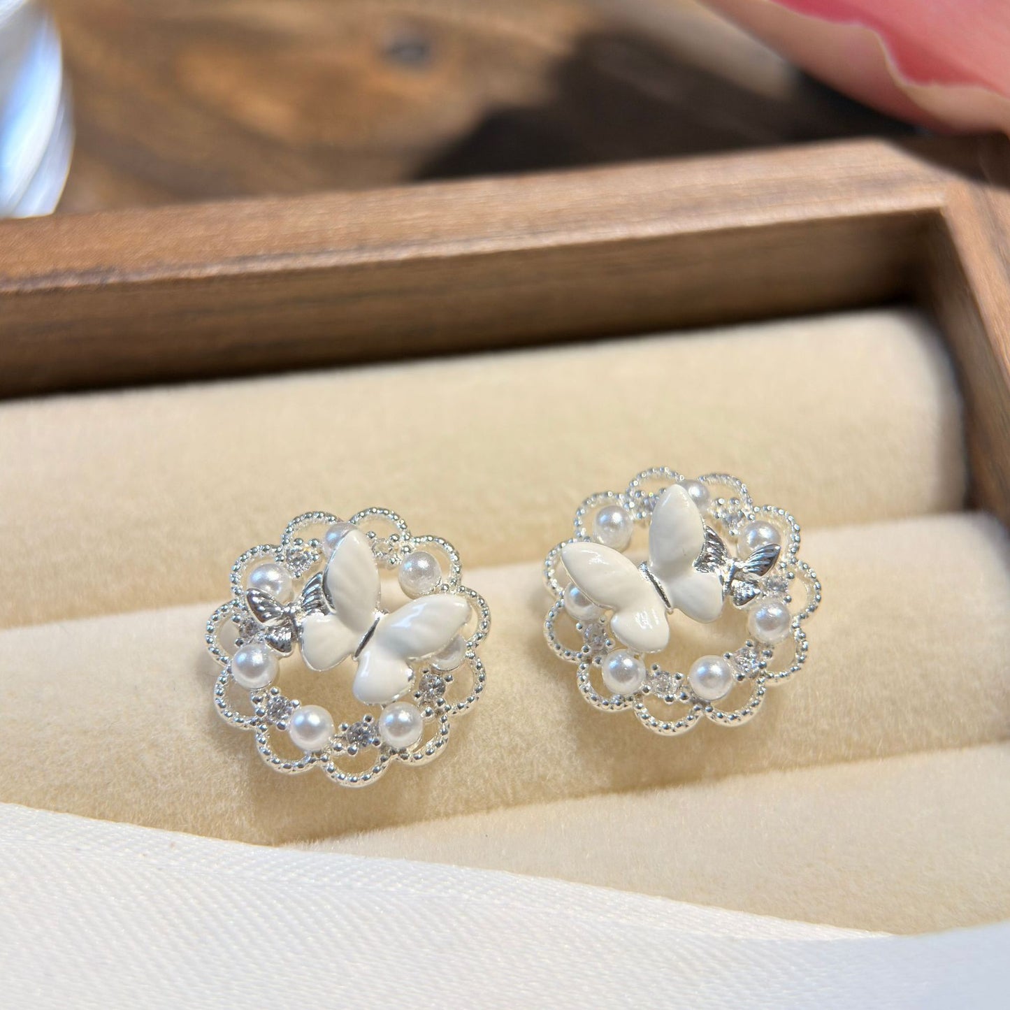 Women's Pink Butterfly Sparking Zirconium Pearl Light Earrings