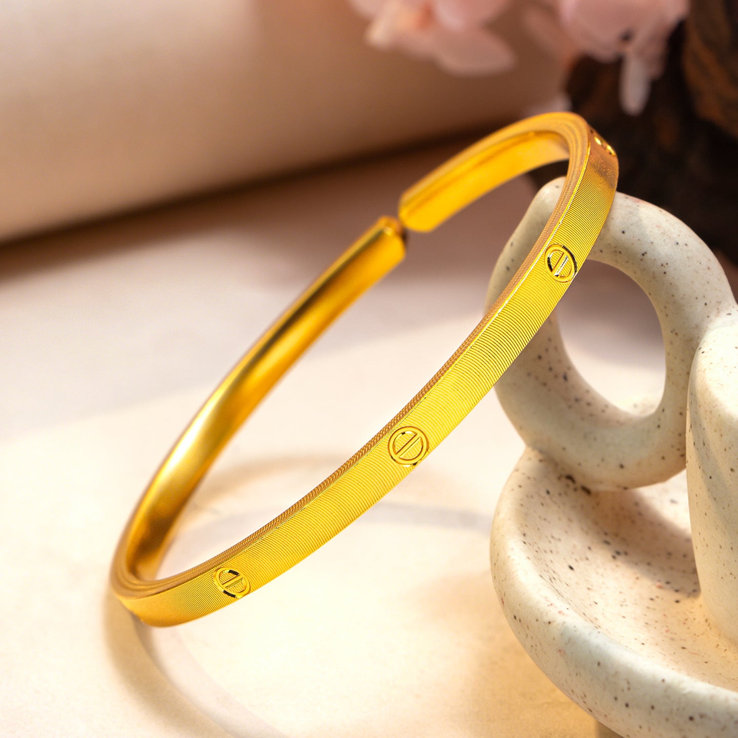 Women's Style Vietnam Placer Gold Cat Eye Pattern Design Exquisite Opening Bracelet