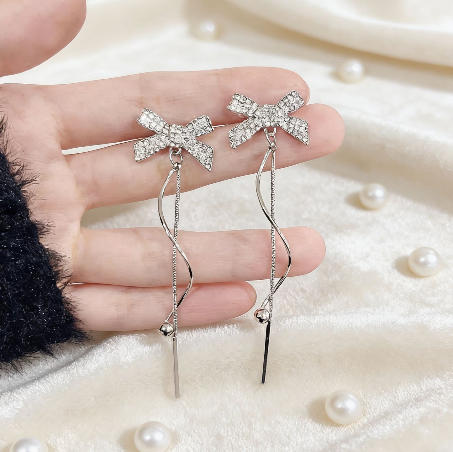Women's Full Diamond Bow High-grade Design Fashionable Elegant Stud Earrings