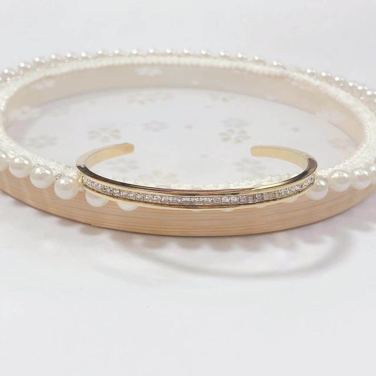 Women's Offer Simple Titanium Steel High Quality Color Retention Personality Shaped Bracelet