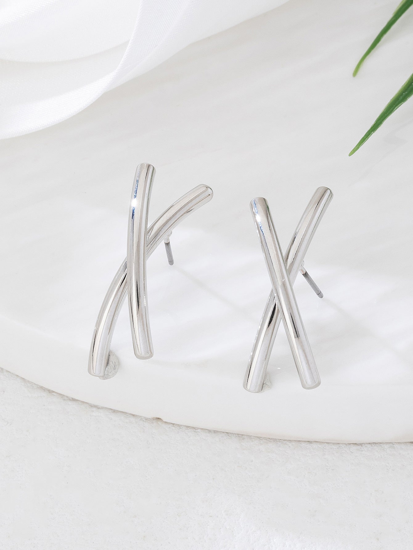 Women's Line Cross Ear Clip Geometric Special Interest Light Luxury Stud Earrings