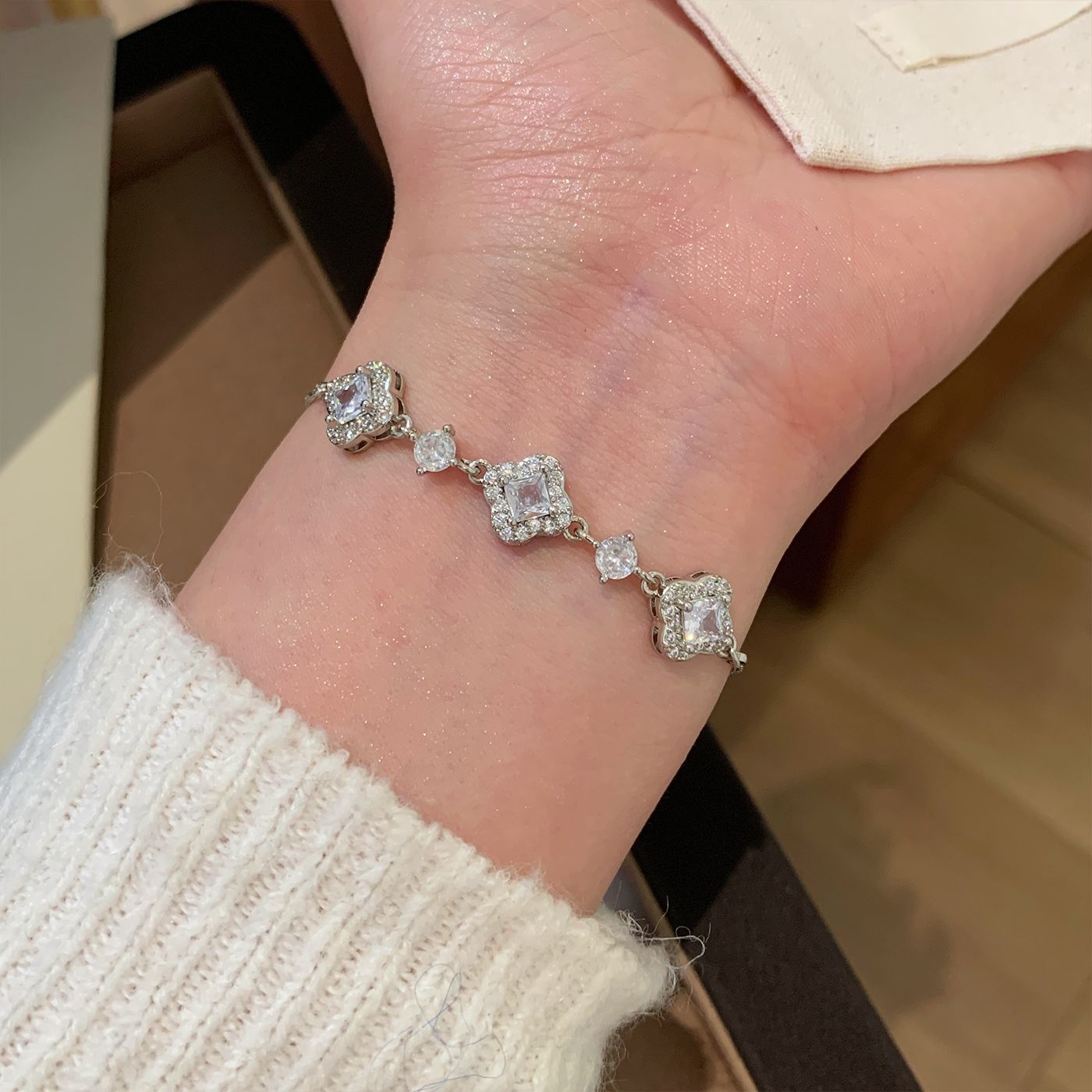 Women's Copper Micro Inlay Flower Full Diamond Fashion Commuter Special Interest Bracelet