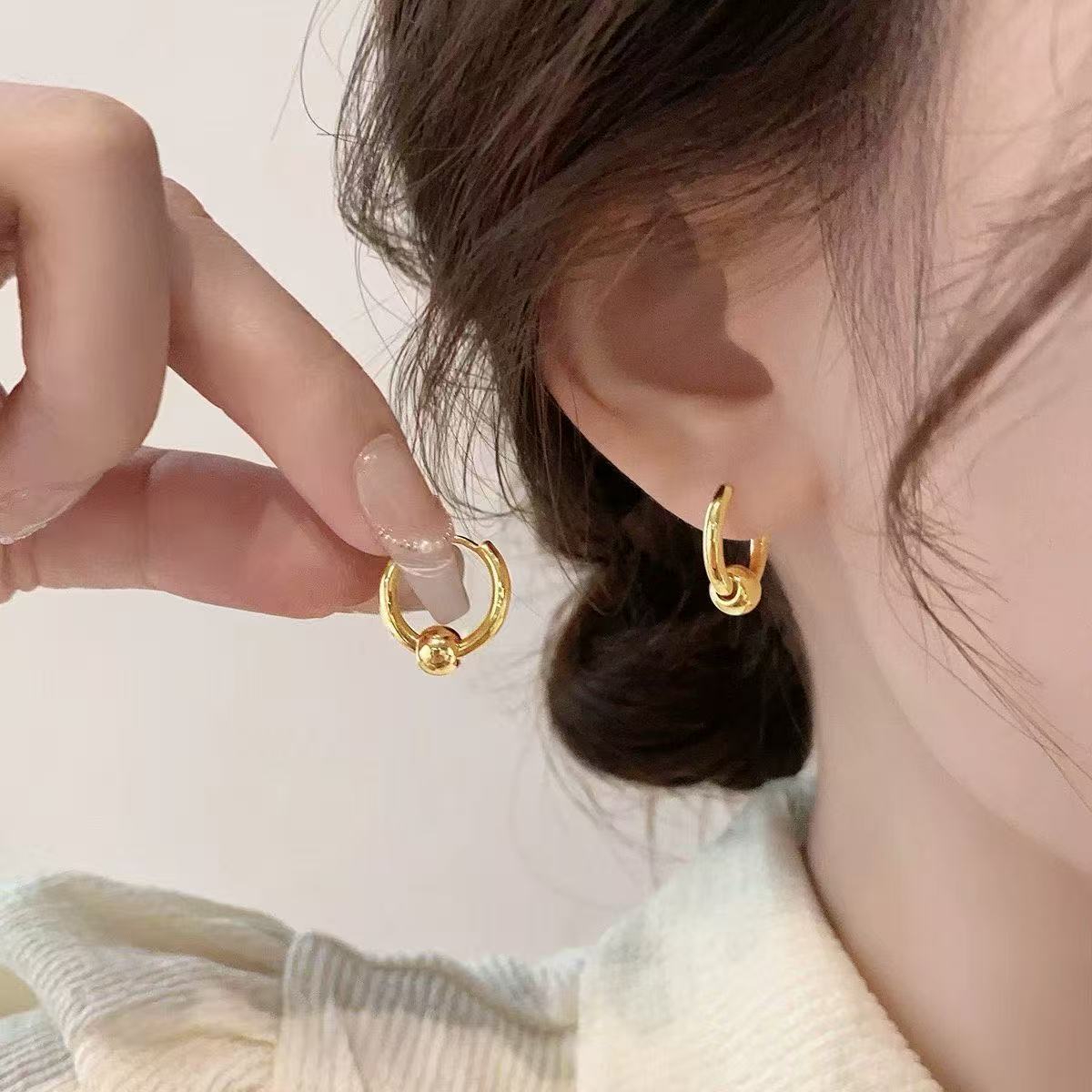 Women's Style Circle Clip Design High-grade Simple Ear Buckle