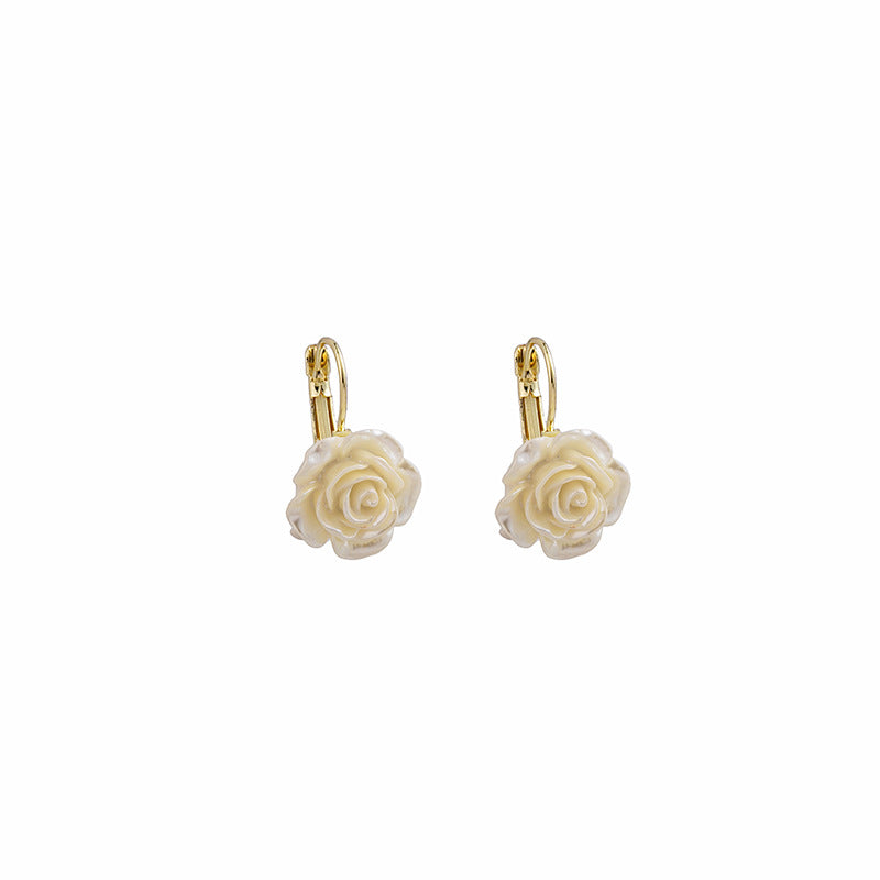 Boucles d'oreilles à clip d'oreille en forme de fleur de rose tridimensionnelle pour femmes