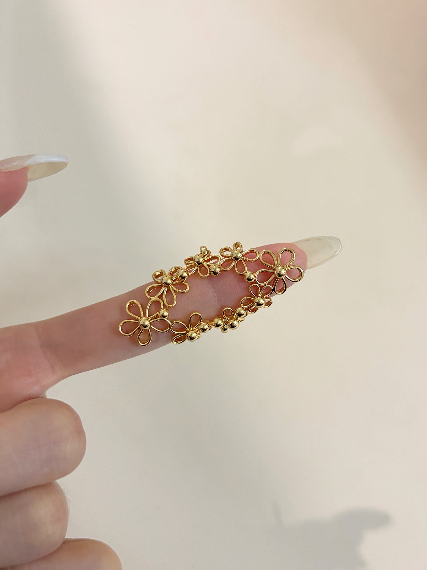 Women's Style Niche Hollow Metal Flower Lace Surrounding Ring