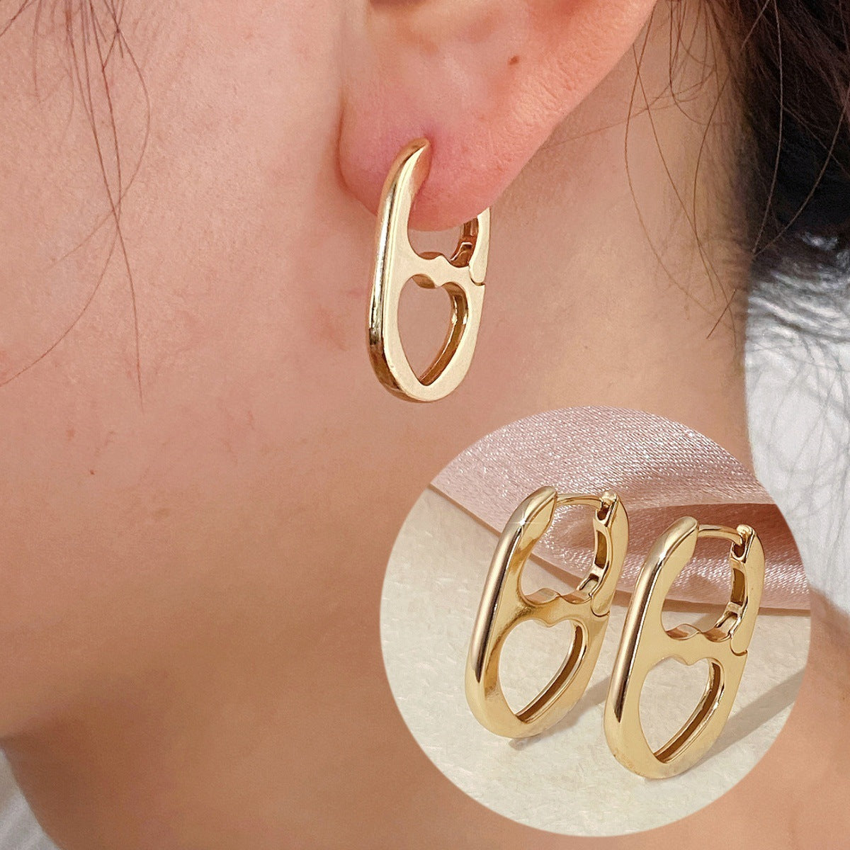 Women's Light Luxury Hollow Heart Clip Simple Fashion Personality Gold Ear Buckle