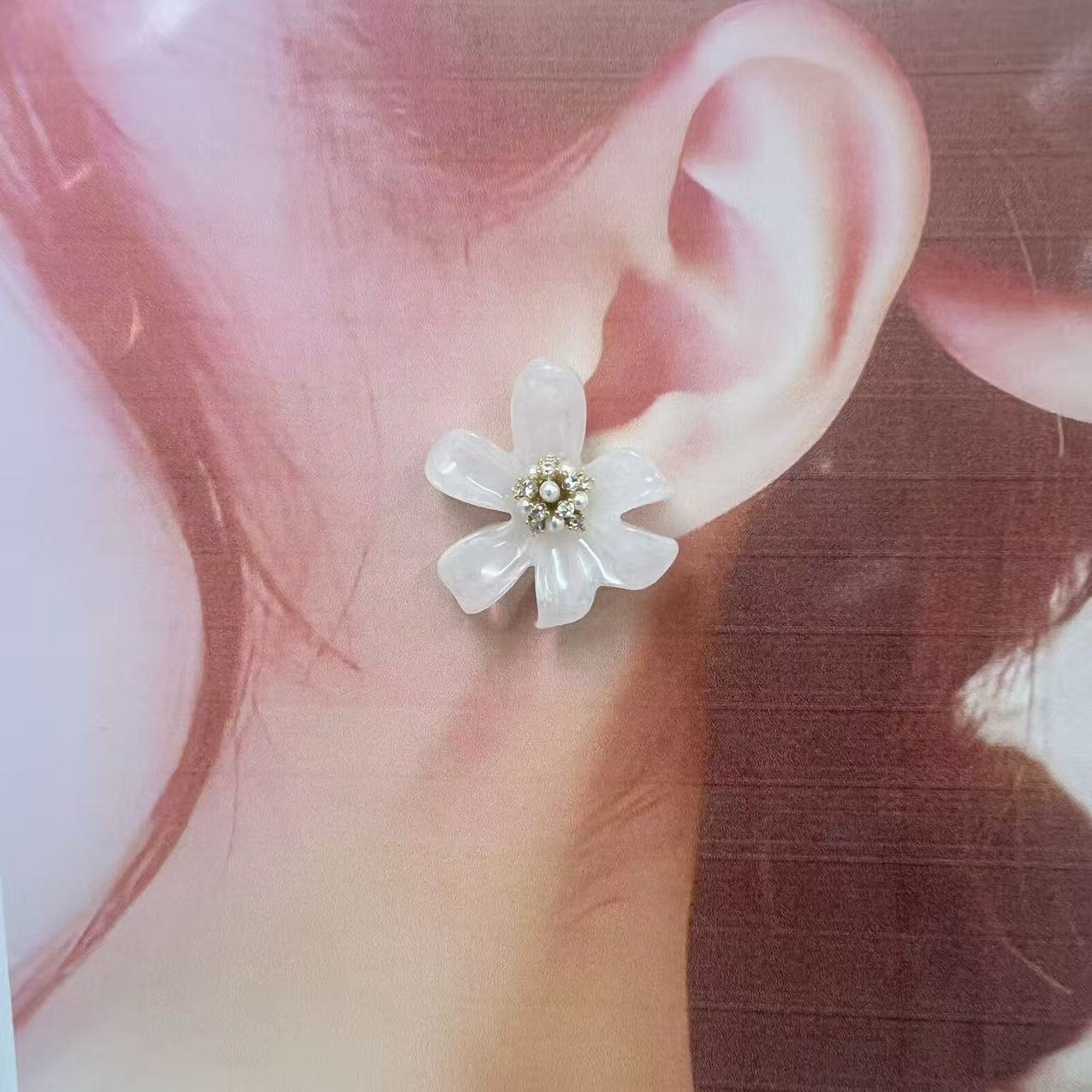 Zircon Small Pearl Ear Super Minority Earrings