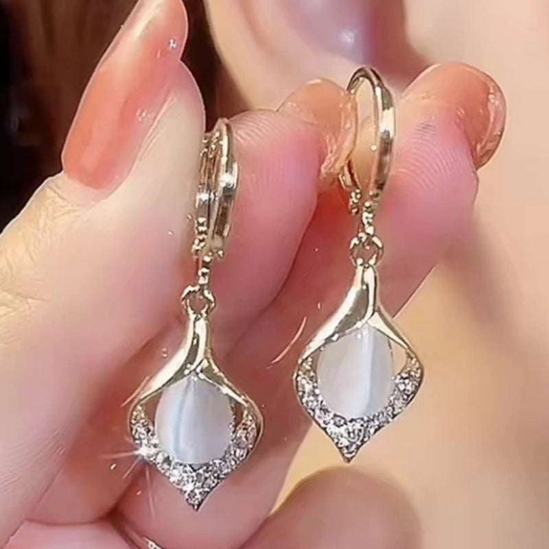 Women's Simple Graceful Love Heart Peach Ear Earrings