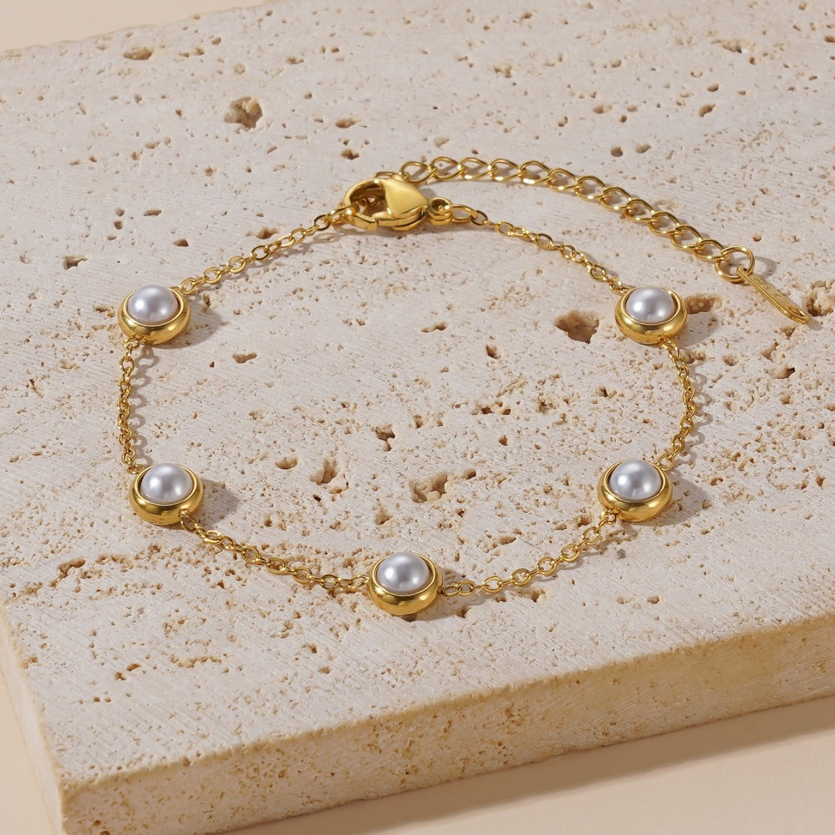 Women's White Pearl Clavicle Chain Round Of Jewelry Set
