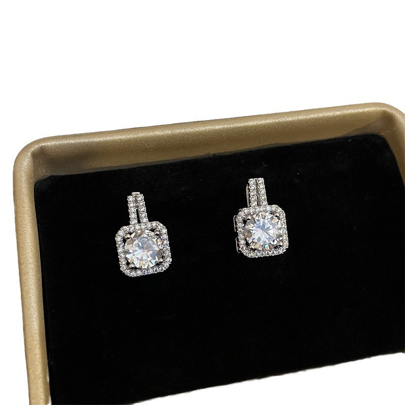 Female High-grade Diamond Studded With Zircon Earrings