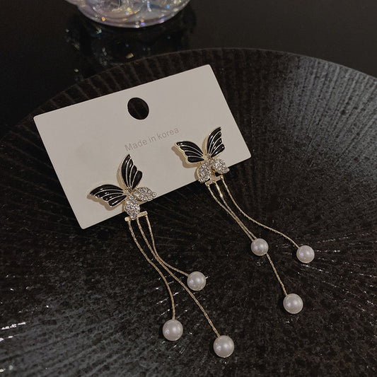 Boucles d'oreilles papillon avec perles suspendues au dos et plein de diamants