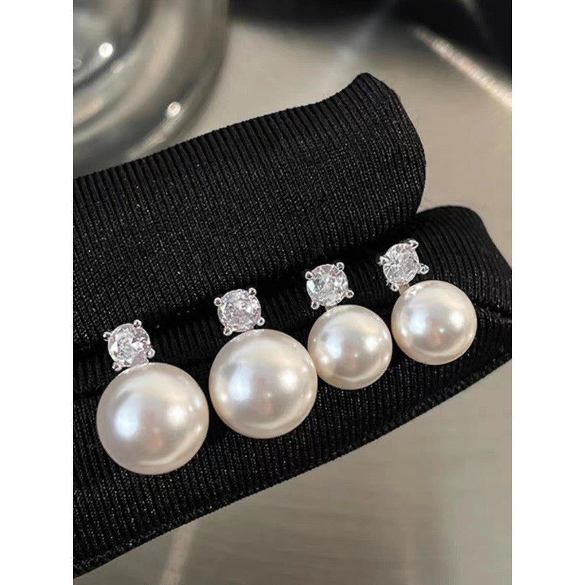 Women's Minimalist Diana Gray Bead Light Luxury High-grade Temperament For Fashionable Stud Earrings