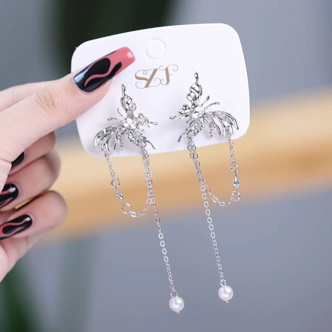 Metal Sier Liquid Wings Zircon Light Diamond Earrings