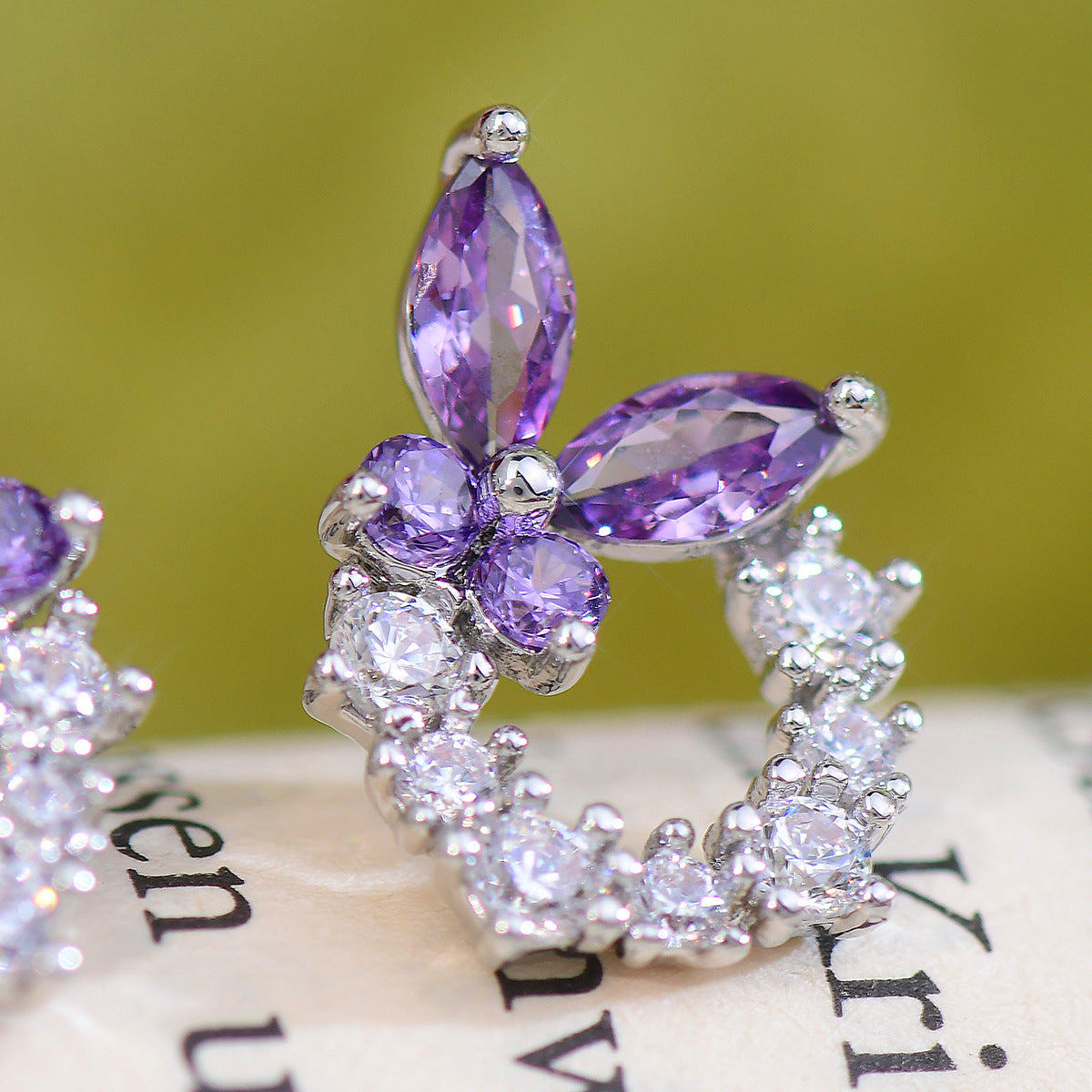 Women's Simple Purple Butterfly Zircon Small Everyday Joker Earrings