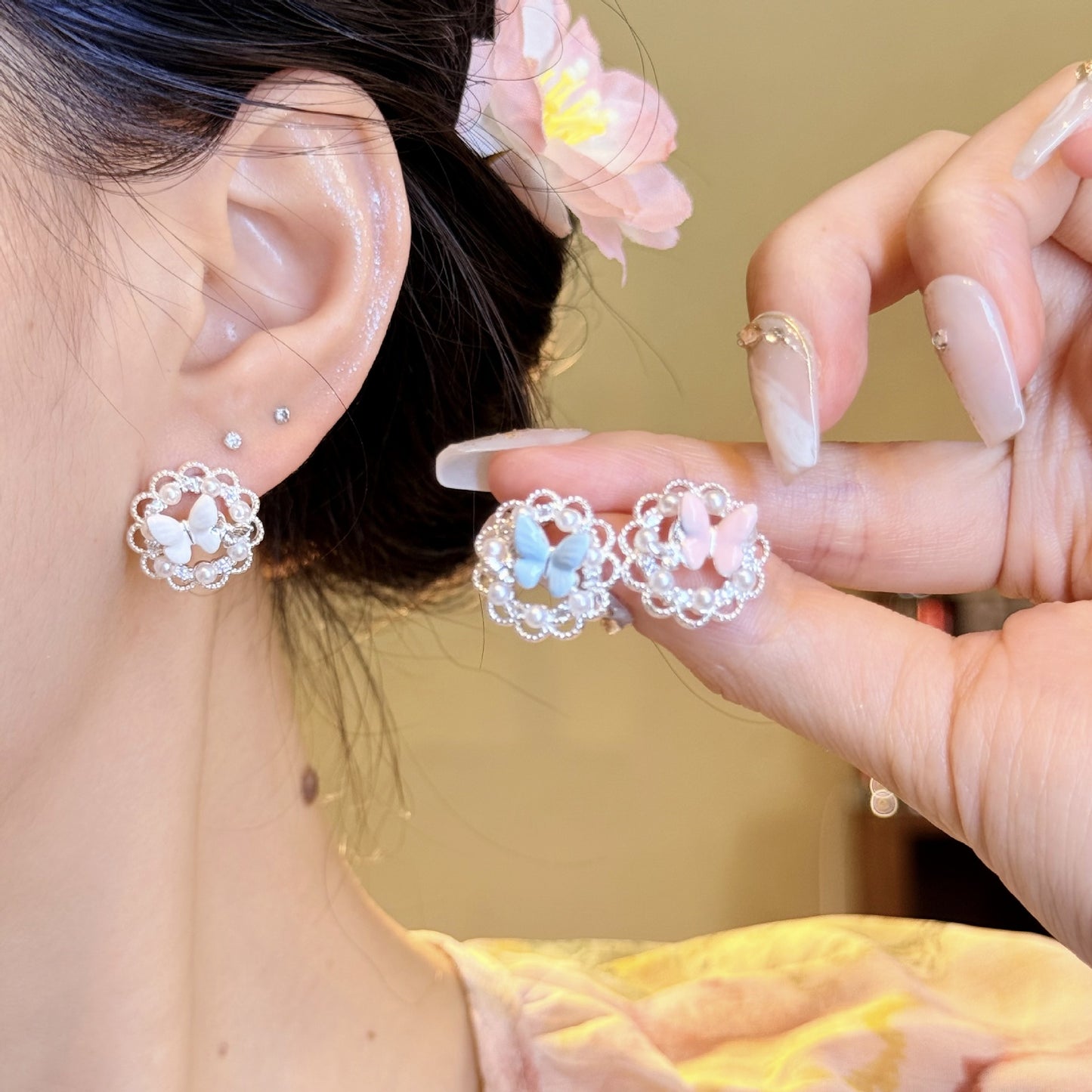 Women's Pink Butterfly Sparking Zirconium Pearl Light Earrings