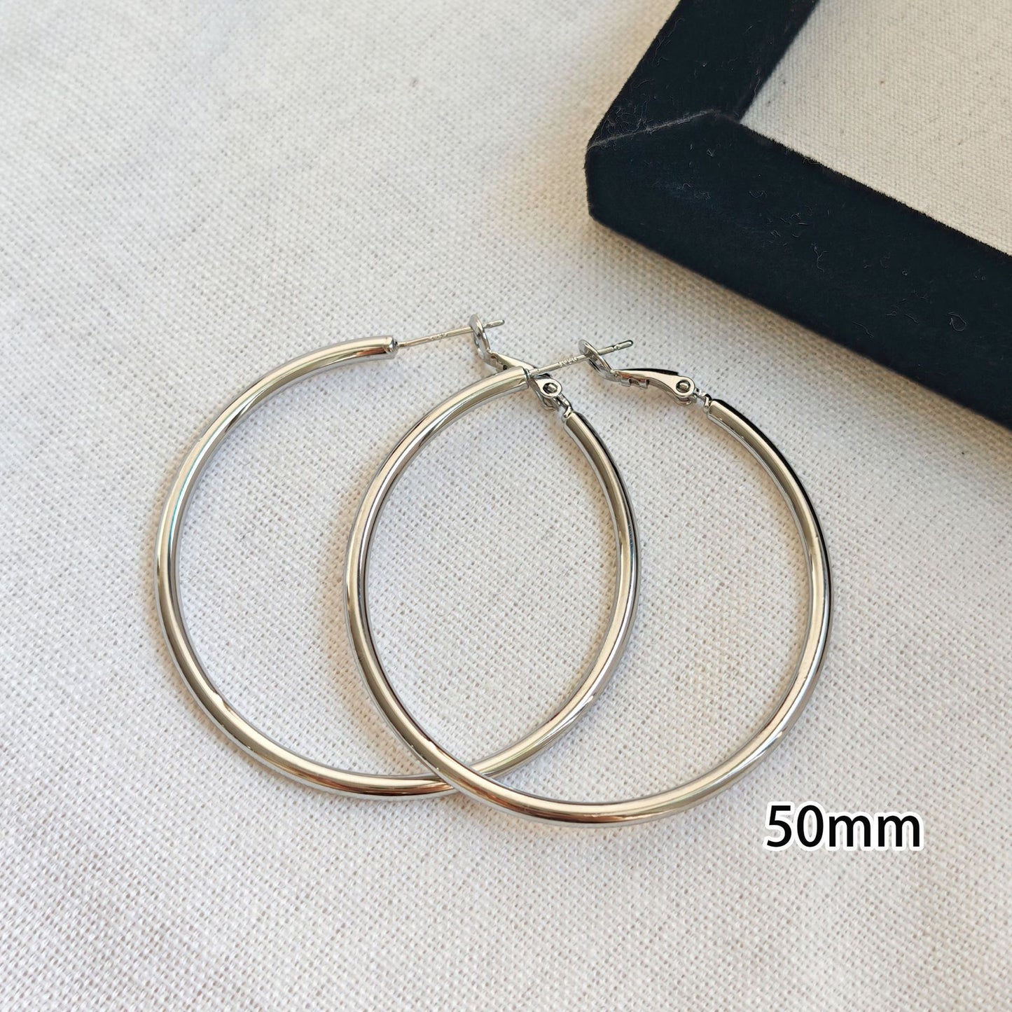 Classic Simple Large Light Luxury Personality Fashion Earrings