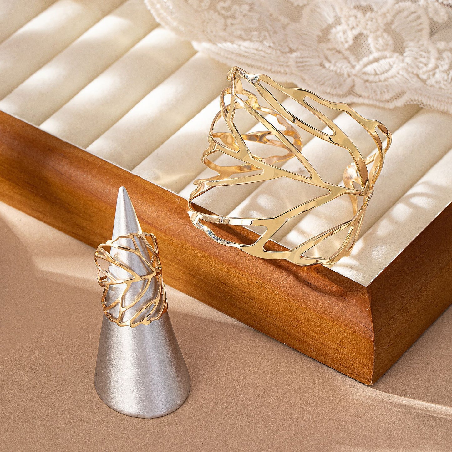 Women's Fashion Personalized Leaves Hollow Out Bangle Elegant Rings