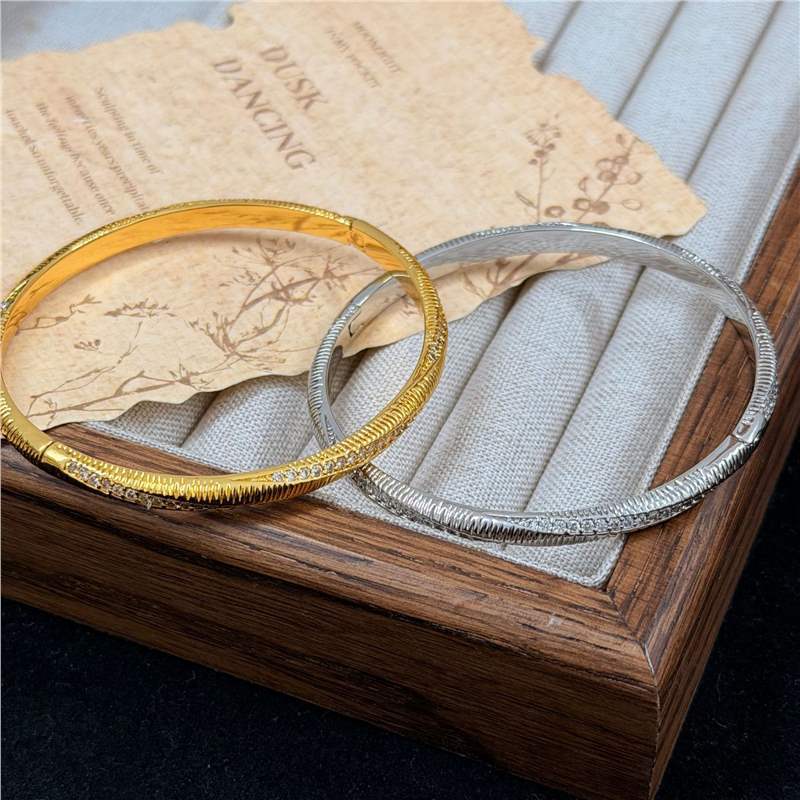 Inlaid Zircon Personality Special Interest Light Luxury Bracelets