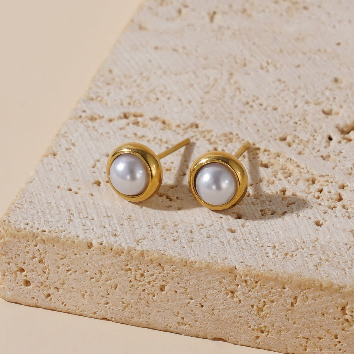 Women's White Pearl Clavicle Chain Round Of Jewelry Set
