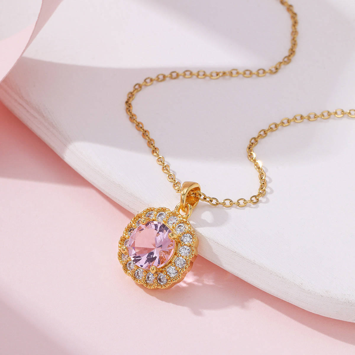 Female Refined Stylish Versatile Light Luxury Necklace