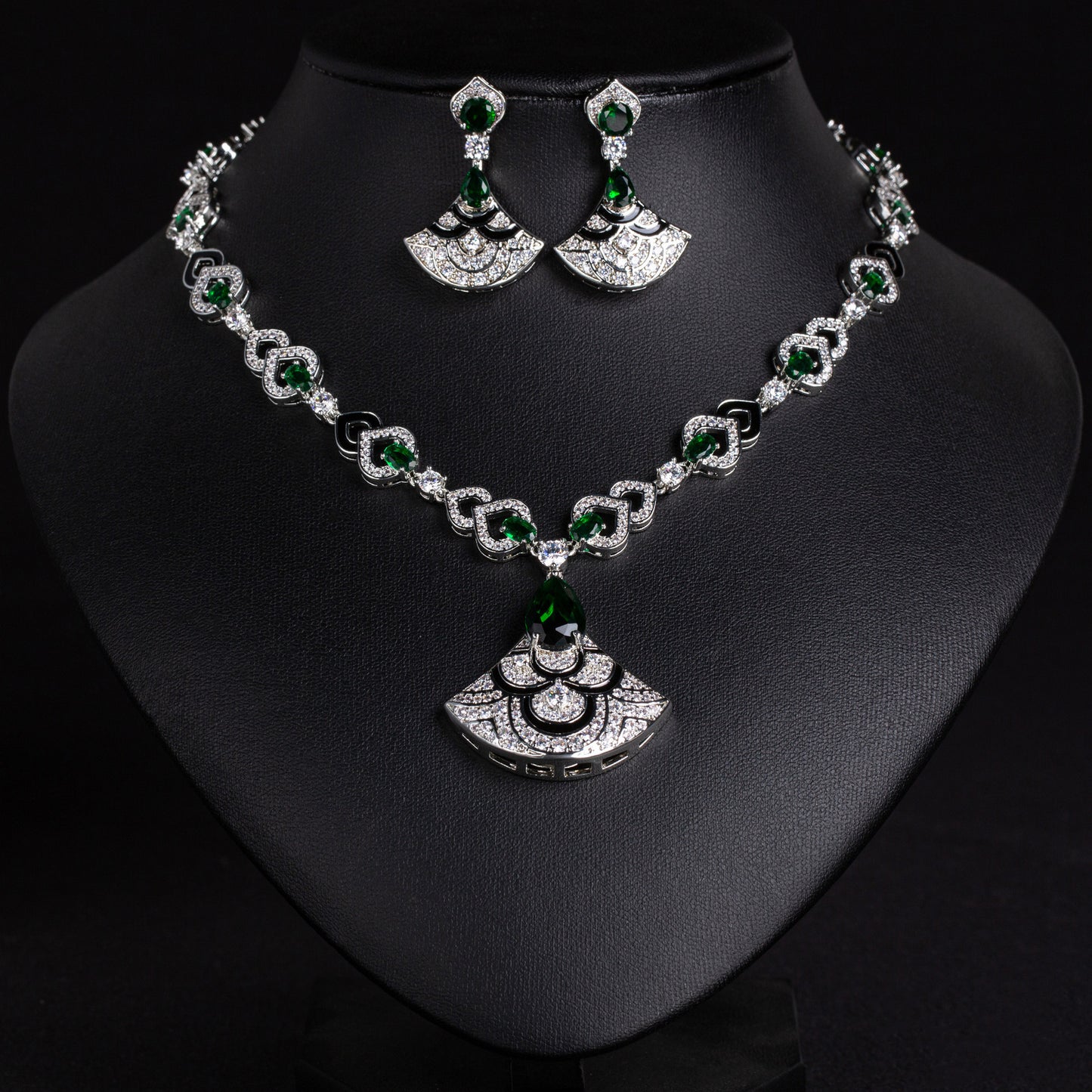 Women's Luxury Exaggerated Fan-shaped Graceful Elegant Micro Inlaid Zircon High-grade Necklaces