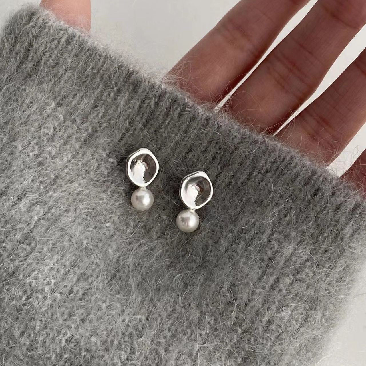 Irregular Metal Pearl Niche Female Geometric Earrings