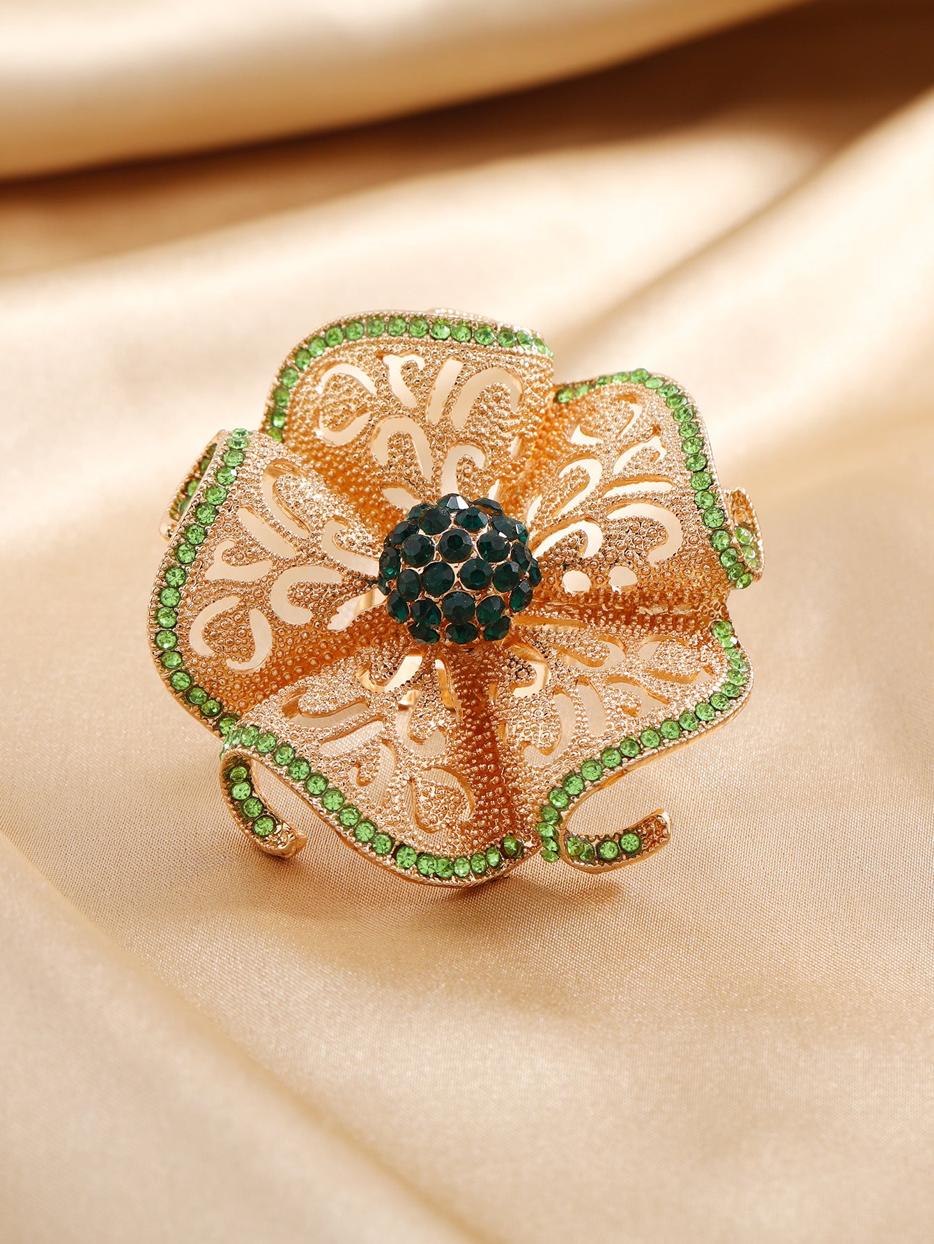 Fashion Exaggerated Open Three-dimensional Noble Elegance Retro Hollow Jeweled Flower Rings