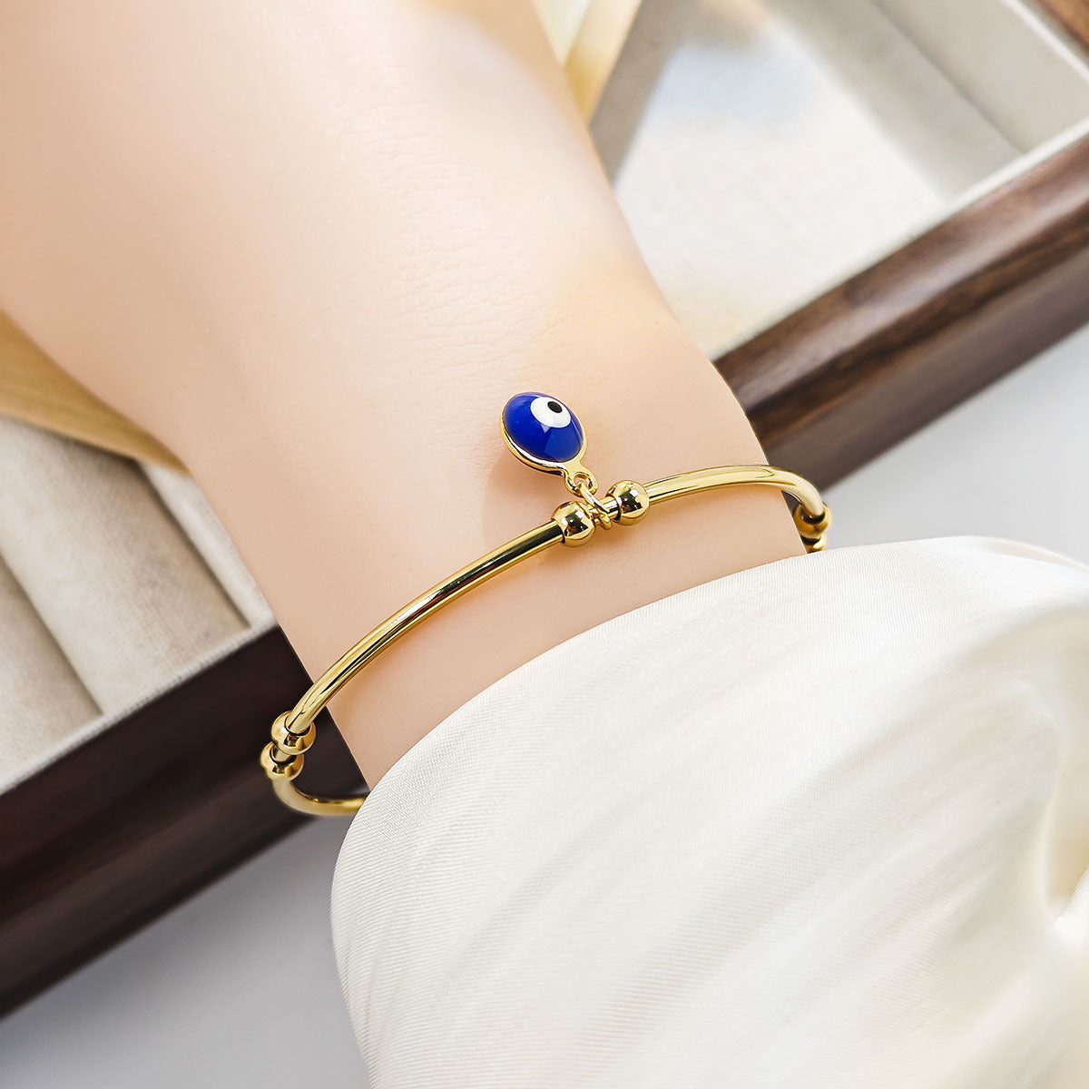 Women's Retro Personalized Devil's Eye Fashionable Elegant High-grade Open Stainless Steel Bracelet