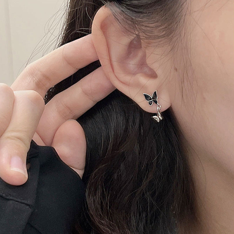 Boucles d'oreilles papillon foncé, petites boucles d'oreilles Meng coréennes exquises à la mode