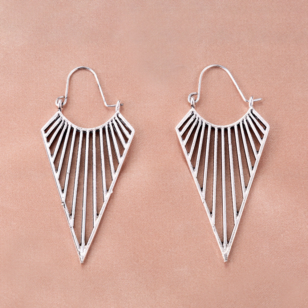 Women's Vintage Hollow Carved For Geometric Scallop Earrings