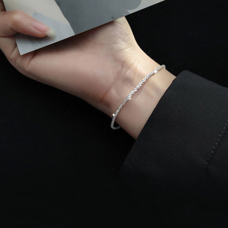 Erschwingliche, schlichte, kalte Armbänder für Damen im Luxusstil