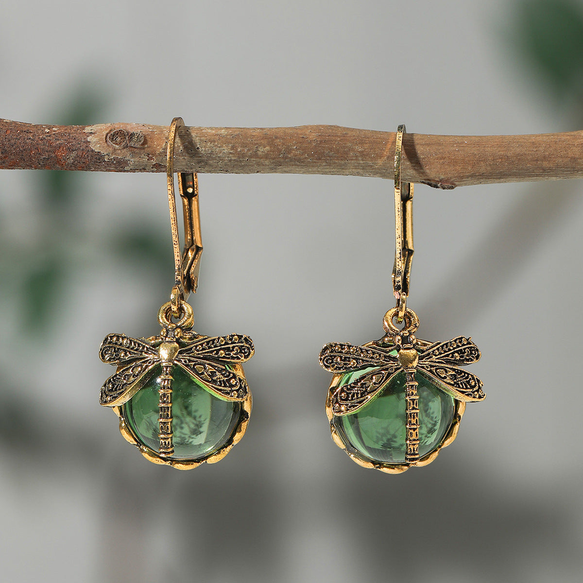 Women's Creative Vintage Dragonfly Green Crystal Charm Party Ear Buckle