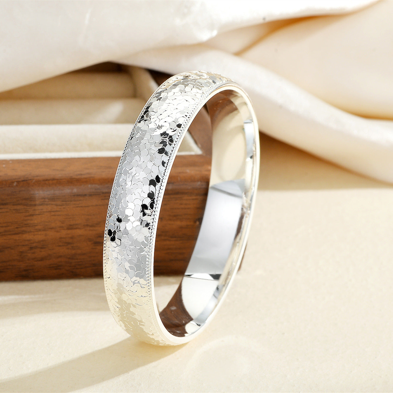 Live Loach Back Ice Crushing High-grade Closed Solid Boutique Bracelets