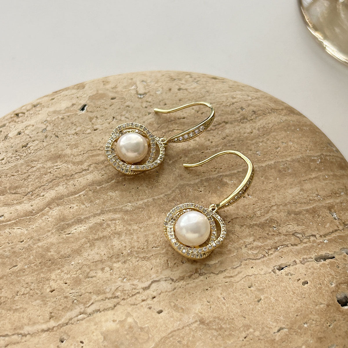 Women's Light Luxury Pearl High-grade Niche Design Golden Fashionable Earrings