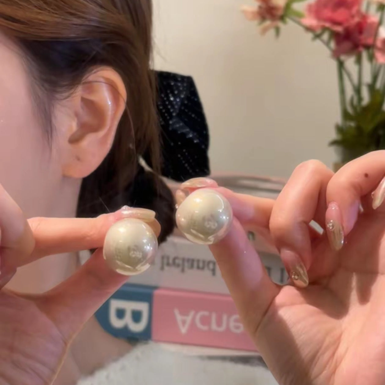 Women's Bite Bead Show Face Small Minimalist Design Simple Stud Earrings
