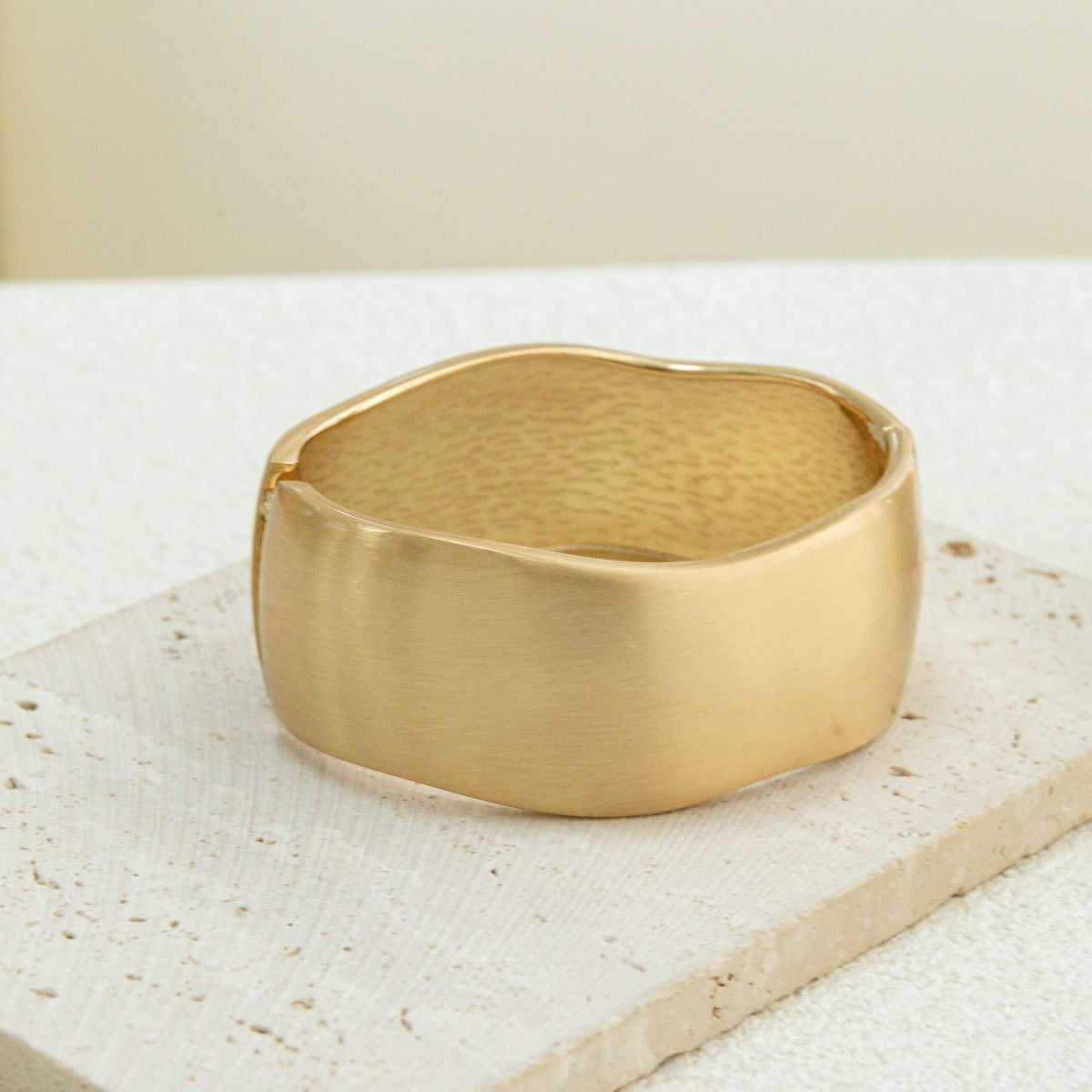 Metal Hollow Open-end Exaggerated Design Light Luxury Bracelet